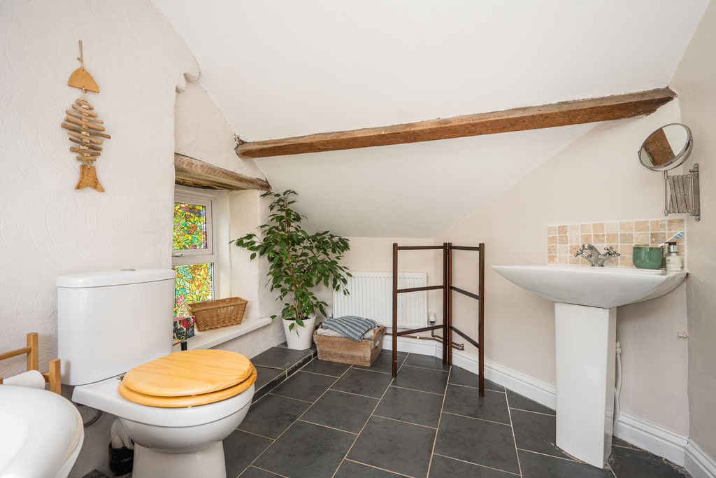 Principal Bathroom- click for photo gallery